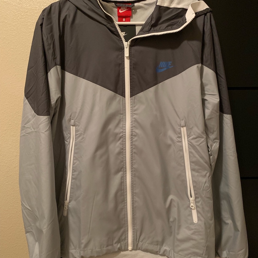 Sportswear windbreaker